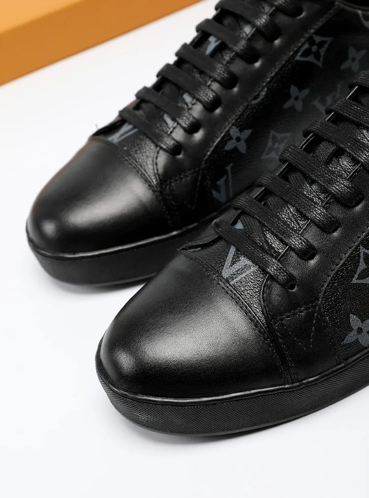 Factory price: 360💰LV official website popular series🔥🔥: 2 production, selected high-end imported cowhide, sheepskin lining sheepskin pads, paired with Louis Vuitton Monogram Ecli men's shoes 💰se canvas and pure black rubber soles, the ultimate simple design, the perfect interpretation of the latest inspiration for shoes, the integration of classics and fashion, high-end quality, worthy of your possession. The bottom car line will never be unglued🏆🏆🏆Welcome all sellers to sell in the picture above. We can send one piece on behalf of you. The code number is 38-44 (45 codes can be customized)